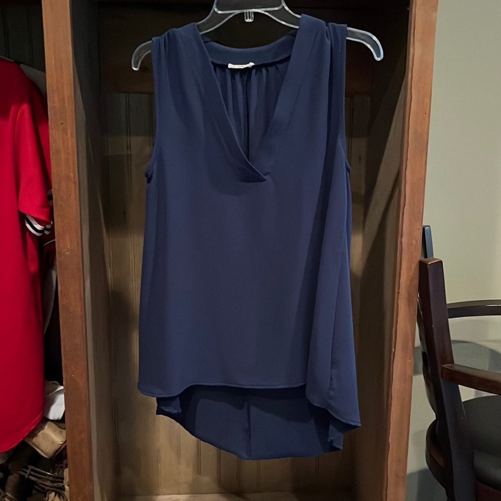 NWOT medium navy v neck sleeveless blouse
